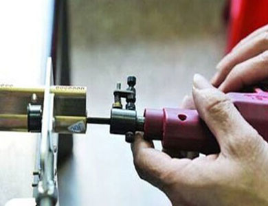 竞秀24小时上门开锁公司